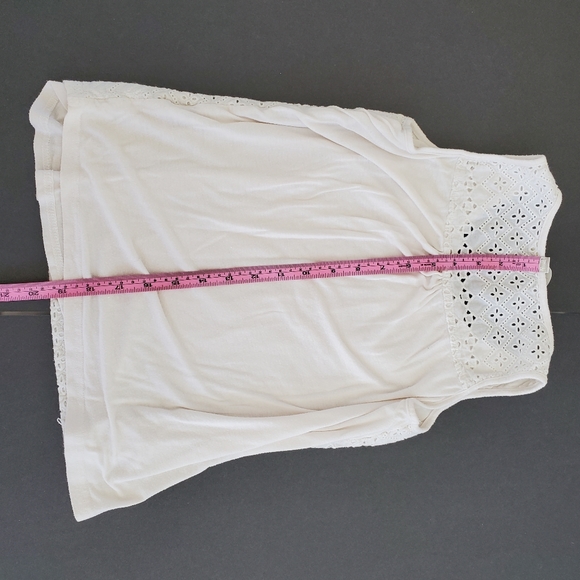 Solitaire small off-white cotton sleeveless top wit floral embroidery - Picture 10 of 10